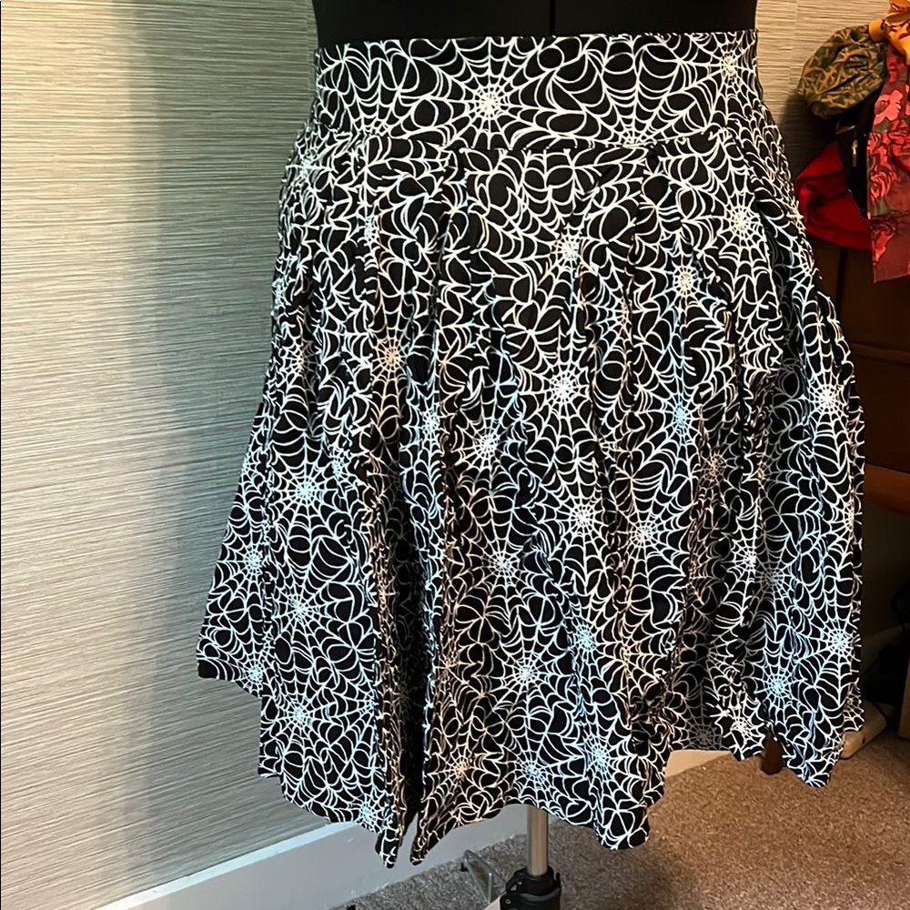 PUG Little Jun in spiderweb print